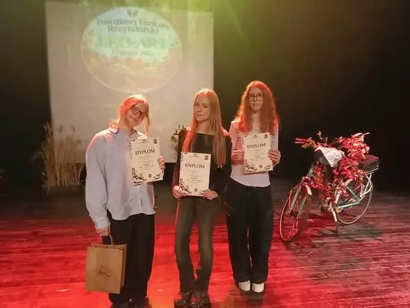 Uczennice nagrodzone w Powiatowym Konkursie Eko-Art w ChCK