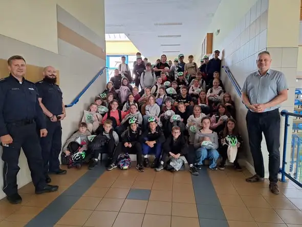 59 kasków rowerowych dla piątoklasistów z Czerska