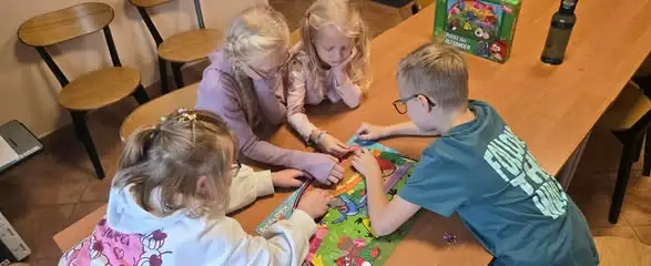 Wtorkowe spotkania z planszówkami w Domu Kultury w Łęgu – nowe gry w kolekcji