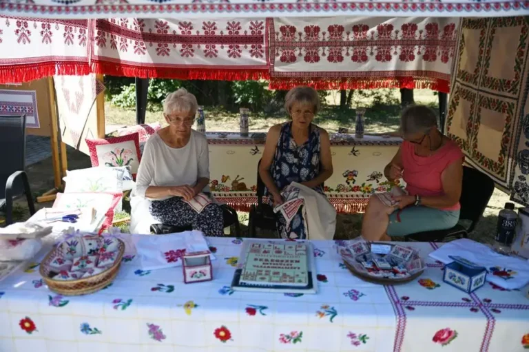 Haft kaszubski łączy tradycję z nowoczesnością – program „Mistrz i Uczeń”